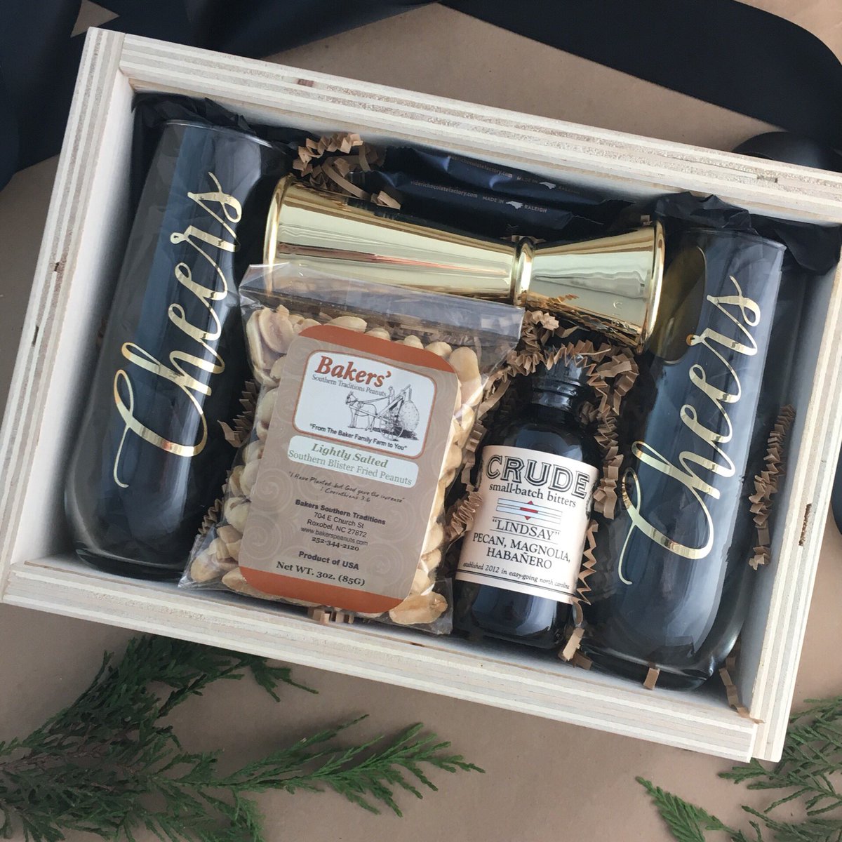 SouthernOakGift's tweet photo. Cheers to the weekend! #NCmadegifts #happyhour https://t.co/AMNjNDnTcV