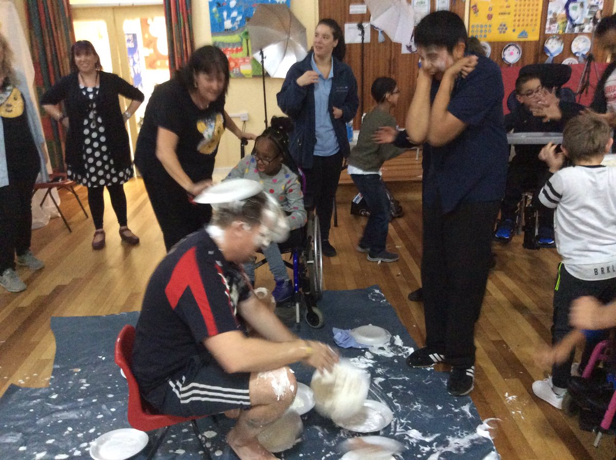 wilsonstfeed's tweet photo. #wsturing #childreninneed2017 making records how many pies in the face? https://t.co/0tm51ZwhVU