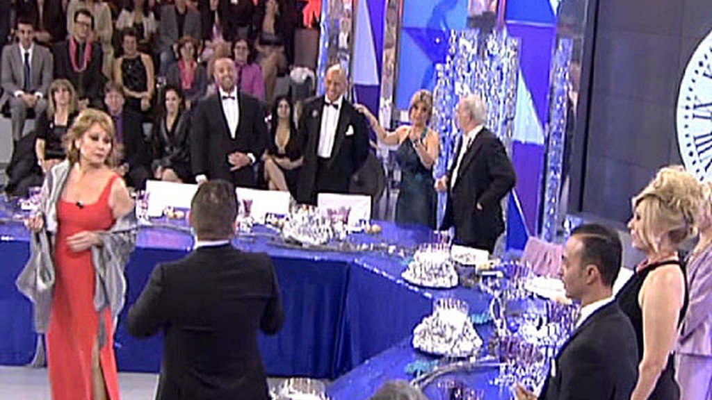 El día que ‘Sálvame’ ya pasó la Nochevieja en Telecinco vadetele.es/2017/11/17/dia…