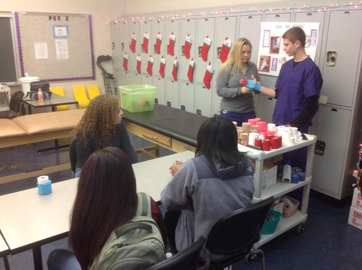 cteclickingco's tweet photo. Some more pics from the first day of Sophomore Hands On today.
#choosectec
See ya Monday! https://t.co/096rC3YOlR