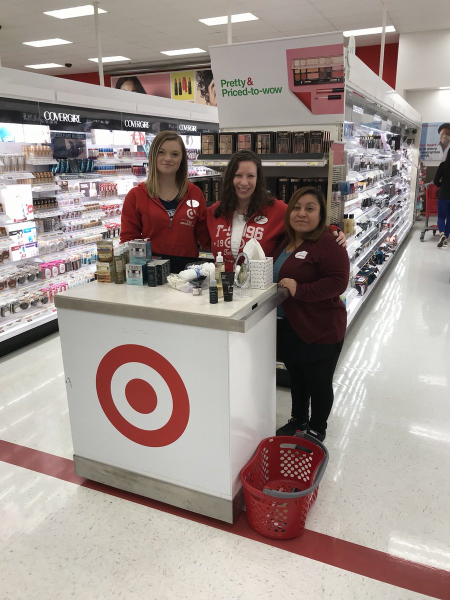 nic547's tweet photo. Beauty team at 996 is having their first ever sampling session! #driving sales #goteam @raabenducks @courtney_koski @rjoseph70 https://t.co/gHep9j4dHO