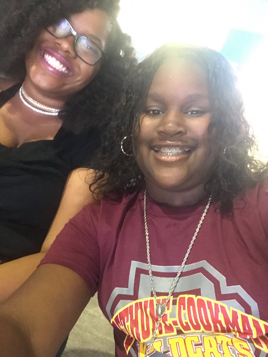 madisonpaiige1's tweet photo. #classicmoment @FLBlue It’s littt!!! https://t.co/RnJNWcTish