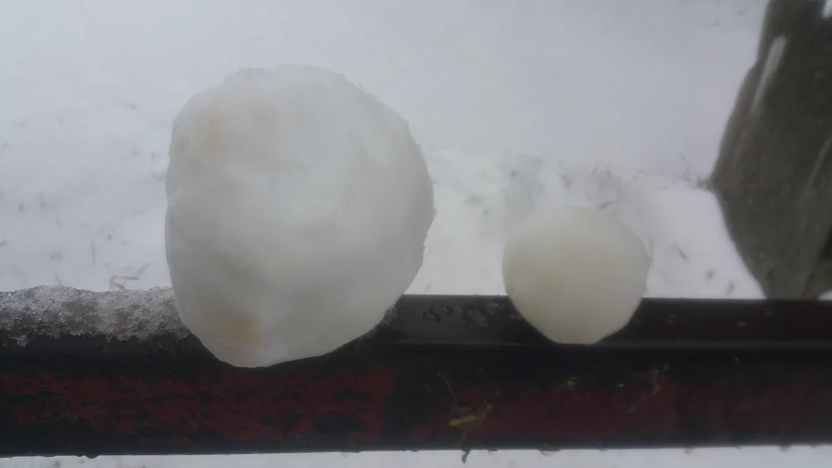 本物の雪玉とはこういうものｗ東北や北海道民が作る雪玉は殺傷能力が高いｗｗｗ