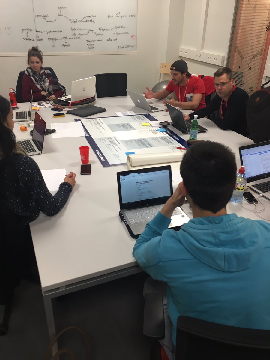SWOrleans's tweet photo. Toutes les équipes sont au travail. On entend acteurs ,investisseurs , todo  , user stories ... #sworleans #TGSW2017 #autop #equipe https://t.co/859gCJeLYr