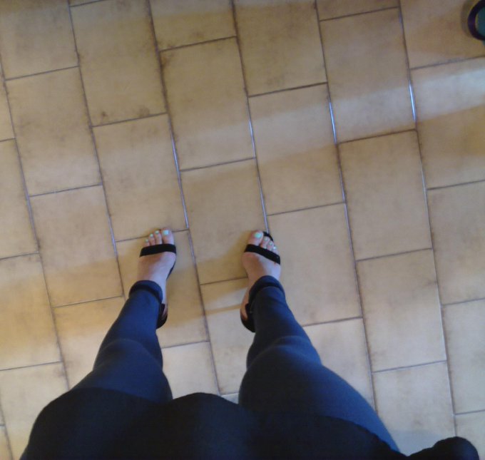 🏳️‍🌈 Julia Cool 🏳️‍⚧️ She/her - 2 pic. PEEP TOE - SANDALS or STILETTO...??? #feet #shoes #peeptoe #stiletto #pumps #sandals #transvestite #trap #sissy #trav #crossdresser #transgender #trans #transexual #legs #highheels #heels #juliacool #jeggings #denim #jeans #barefeet #toenails #turqoisenails https://t.co/AMEdGZwCkb