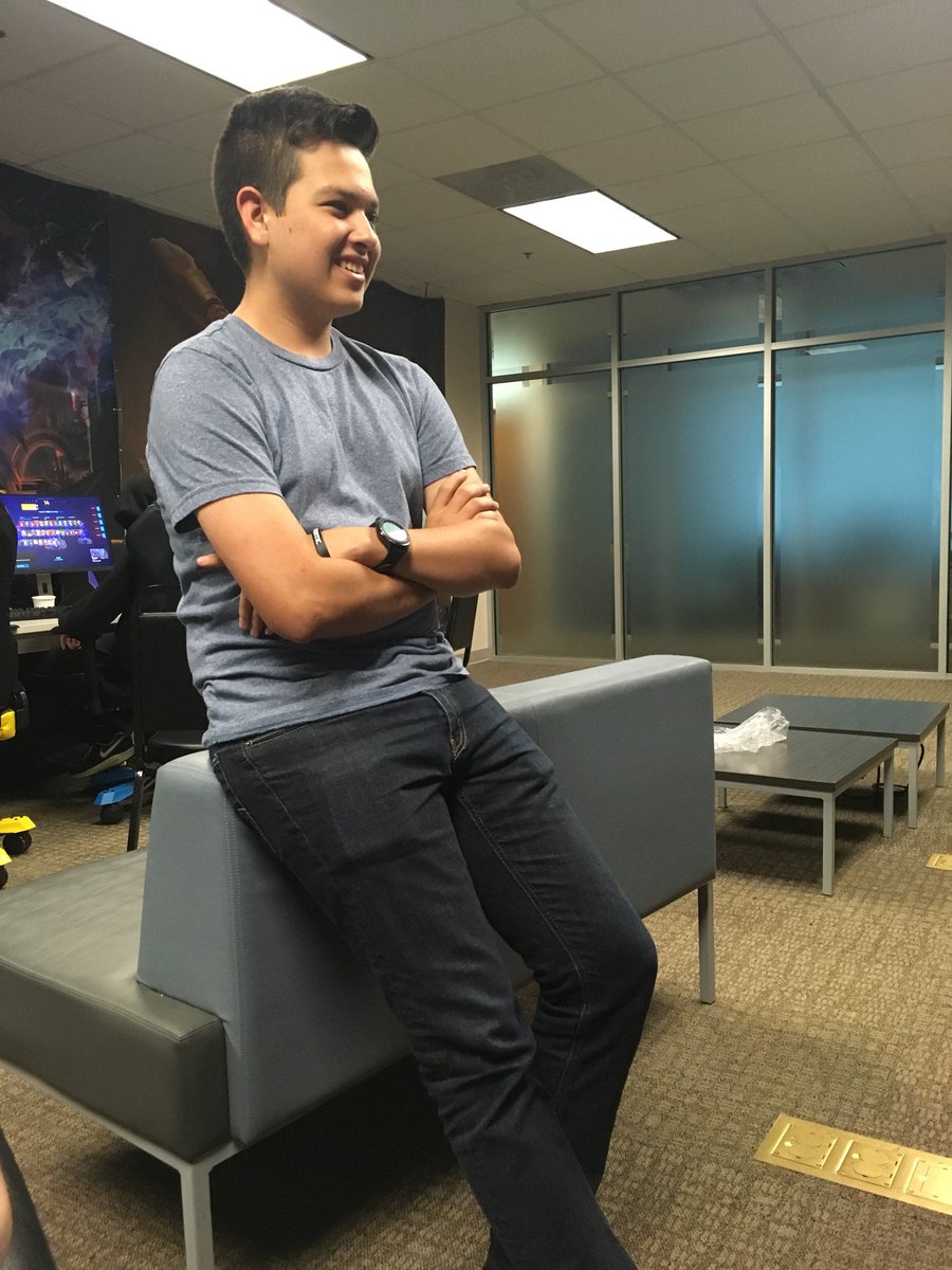 TeamK2H's tweet photo. Look at that #HotYoungTalent @dalviosia #Paladins https://t.co/aur5nJcStC
