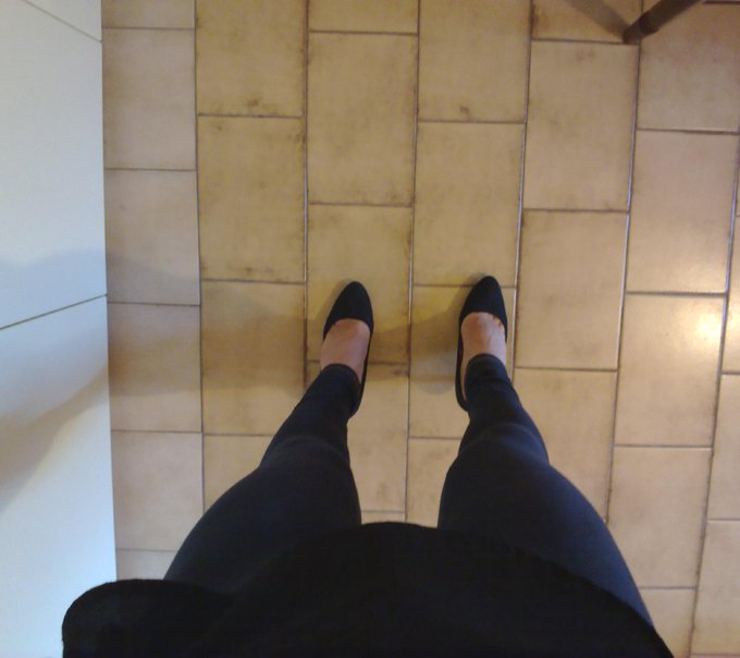 🏳️‍🌈 Julia Cool 🏳️‍⚧️ She/her - 3 pic. PEEP TOE - SANDALS or STILETTO...??? #feet #shoes #peeptoe #stiletto #pumps #sandals #transvestite #trap #sissy #trav #crossdresser #transgender #trans #transexual #legs #highheels #heels #juliacool #jeggings #denim #jeans #barefeet #toenails #turqoisenails https://t.co/AMEdGZwCkb