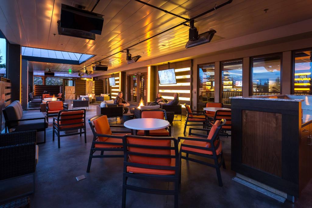 FourPoints_WA's tweet photo. Music is back at B-Town this Saturday night on our heated outdoor patio. Come on by and have a Four Points Best Brew and get your groove on at 9pm!

We will see you there! https://t.co/AyK0cDZjCl