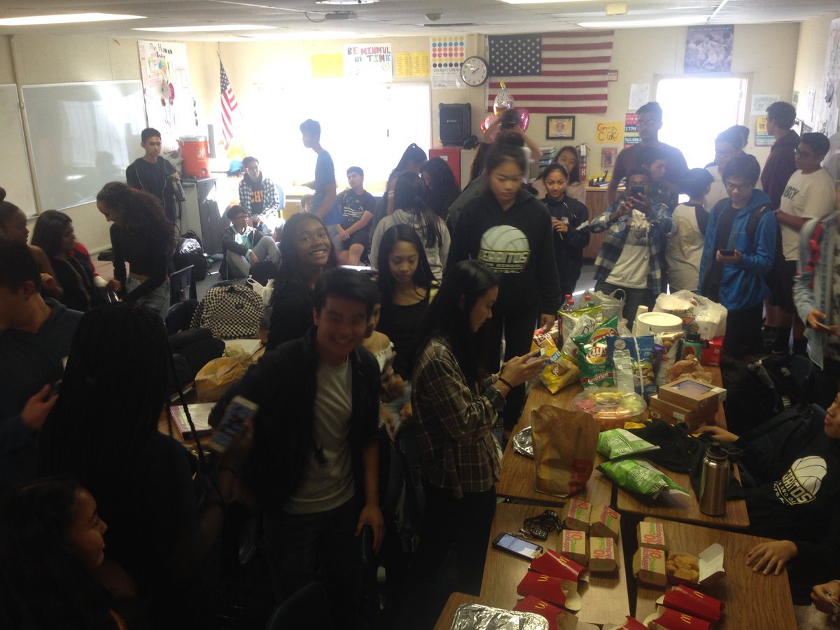 CHSDonsVball's tweet photo. Volleyball thanksgiving https://t.co/hrY6nsnKES