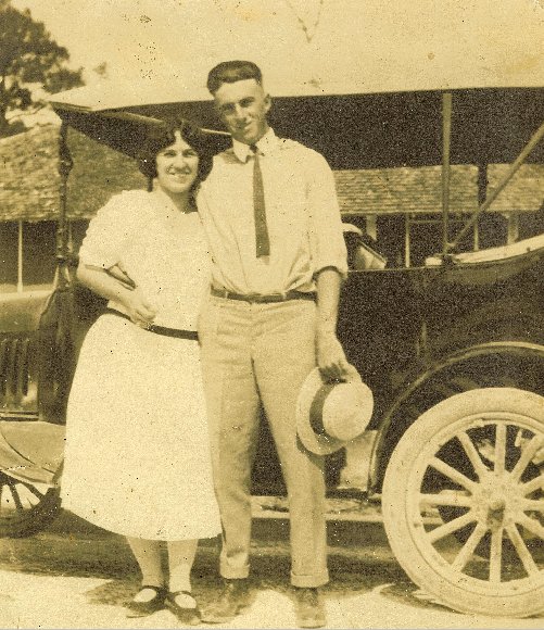 OldDavieSchool's tweet photo. Bessie Hill and her brother Thomas Hill Jr.  #flashbackfriday #fbf #pioneer #family #ofthemonth #odshm https://t.co/krcn83lX4q