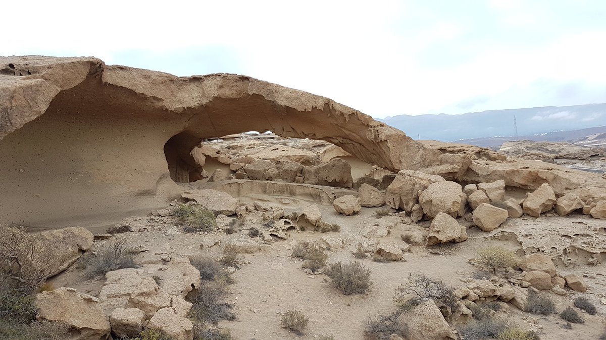 Geology_Kev's tweet photo. Today with @GeoTenerife . Graduation, volcanic #ignimbrite arches, baked soil from previous eruptions and #basalt arches! 🌋 #Tenerife #volcanology https://t.co/Y4uIr0WPPj