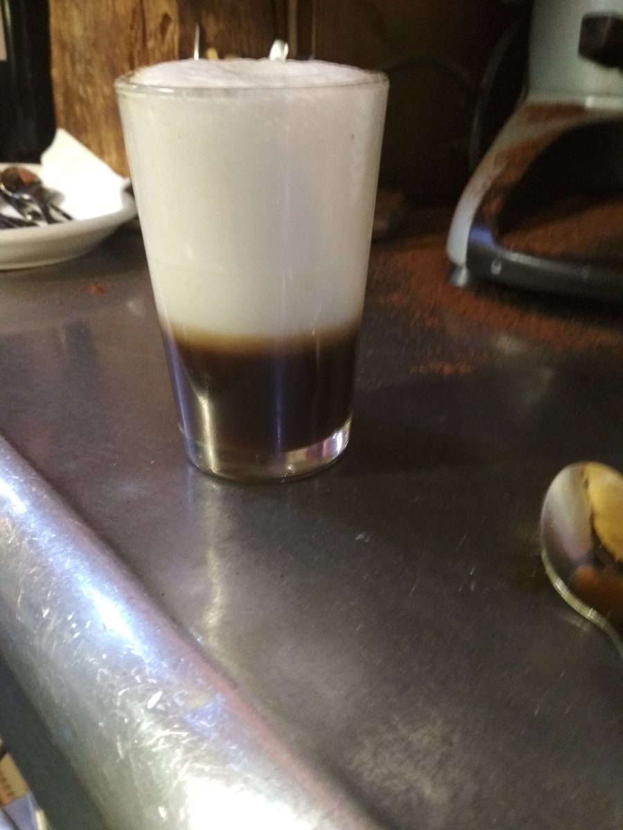 La diferencia entre un cafe de un cliente y el cafe para ti.. 
Y ese es MI PUTO CAFE,SI LO TOCAS TE MATO