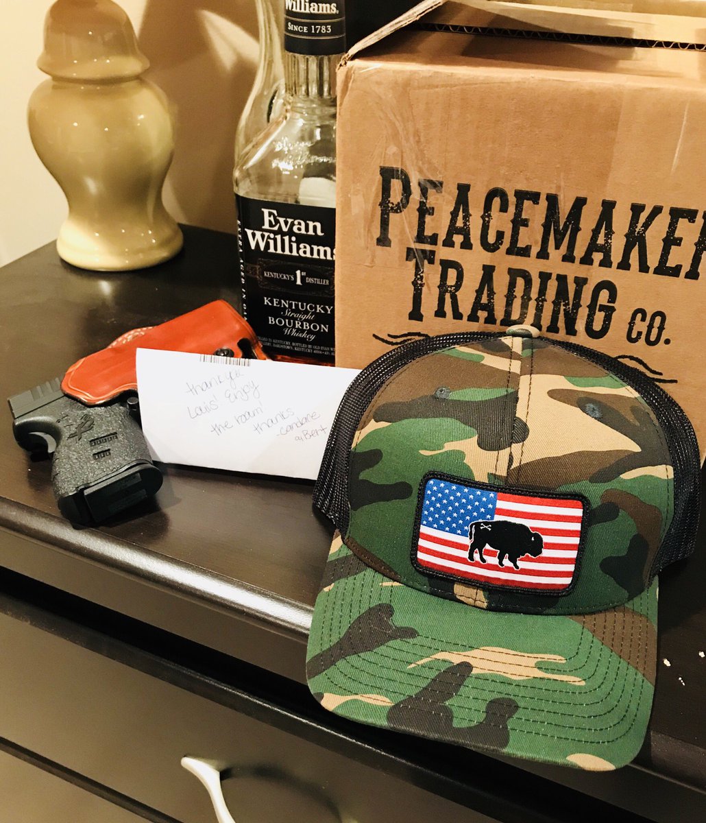 SlinginGoo's tweet photo. Thanks for the dope shit! Personal note from Candace and Bert too, so awesome. @PeacemakerTrade @Drinkin_Bros #BertFromTV https://t.co/uAftFjqAWi
