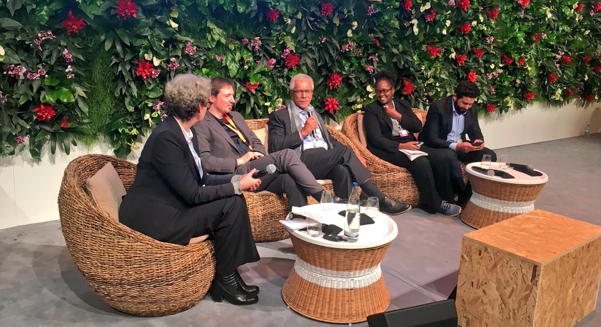 dawnbazely's tweet photo. My favourite space in the #BonnZone was the #TalanoaSpace with its living wall of tropical plants.
Here’s the team that designed the @TalanoaS.
But, it was tough to pick a favourite spot at #COP23. https://t.co/Oj3djbQUZI