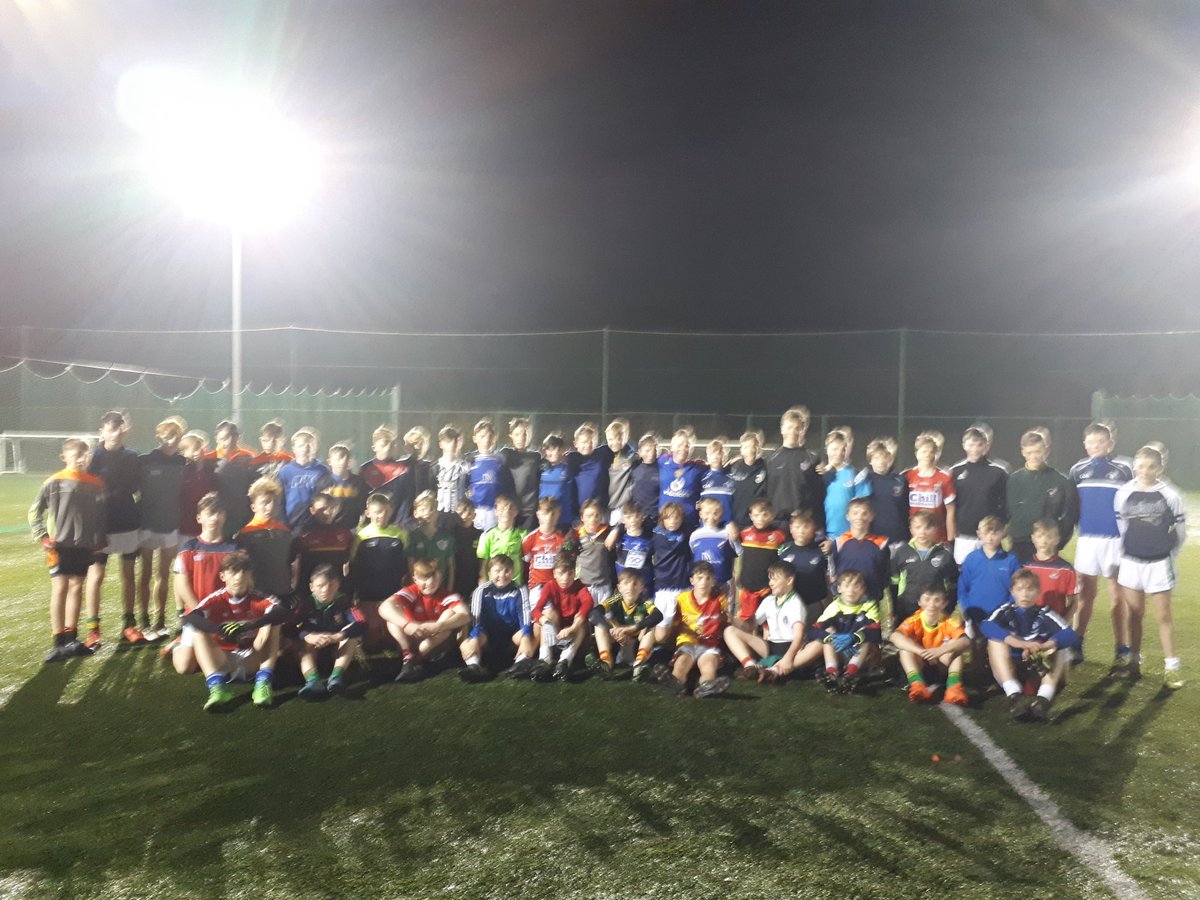gda_mc's tweet photo. The Cork West u14 squad after training in @clongaa tonight. Quality stuff.@CorkGAACoaching @RebelOg_ @bantryblues https://t.co/SsK0YbjhnH
