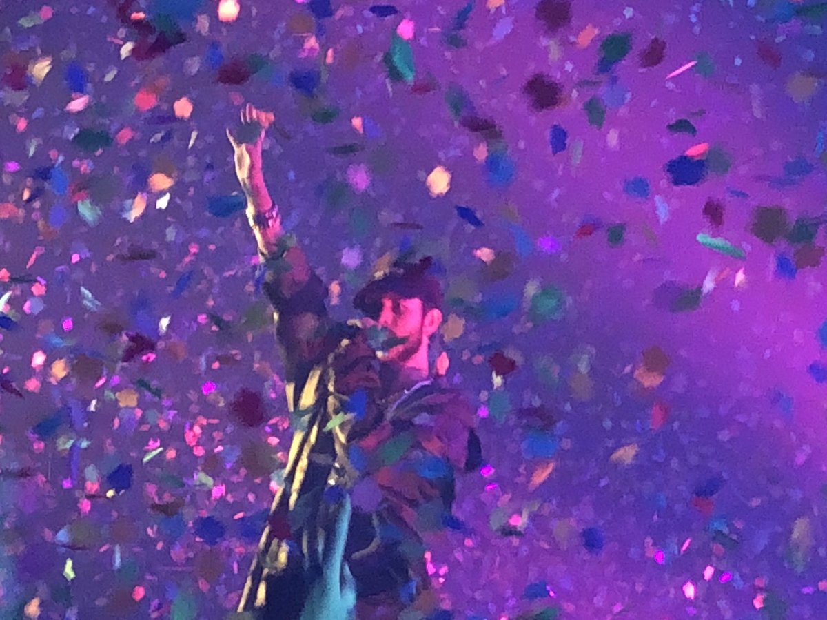 jrnsince1989's tweet photo. @oscarandthewolf wat een geweldige show! Van begin tot eind genoten van het spektakel. @AFASLive #concert #vrienden #spektakel https://t.co/FCHHWnT7OP