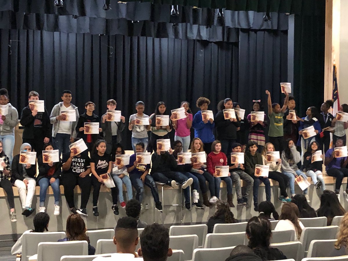 MrsKDaviesSS's tweet photo. 1st qtr Voyagers awards celebration. #hardworkpaysoff #lovethesekids https://t.co/NZEaGa8hCV