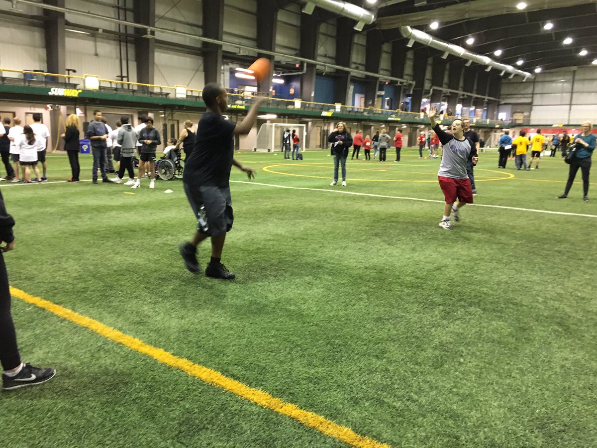 erikaarayyo's tweet photo. Had a lot of fun today volunteering at Co-Op Ed Handball Tournament at U of M !! #CIP #wpcLrsd @avekisil @ErikaLainen15  @CarlaAllan1 https://t.co/FgmMTSEnQm