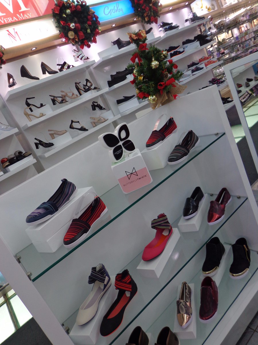 ProudsFiji's tweet photo. Whats on your shopping list today?
Groceries?
Maybe...
New Shoes? DEFINITELY!!!
Visit us today! #ProudsFiji #fijinow #lifestyleinfiji #fijime #butterflytwist https://t.co/TQeXxNNnjo
