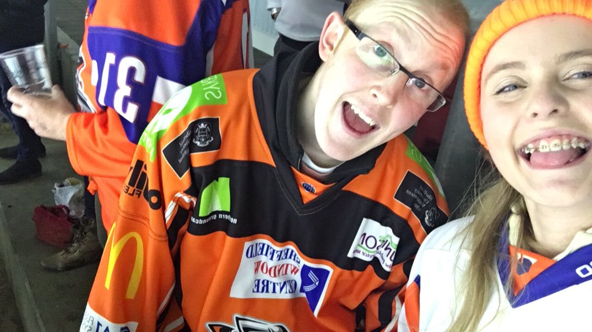 amyleigh3006's tweet photo. Thank you so much for tonight everyone and cheering me up and making me ever so happy🧡🧡Really really appreciate it and let’s go again tomorrow, had a brilliant night🇩🇰🇩🇰#whathappensindenmarkSTAYSINDENMARK #whenindenmark 😂😂😂❤️❤️ https://t.co/6md3VsKbST