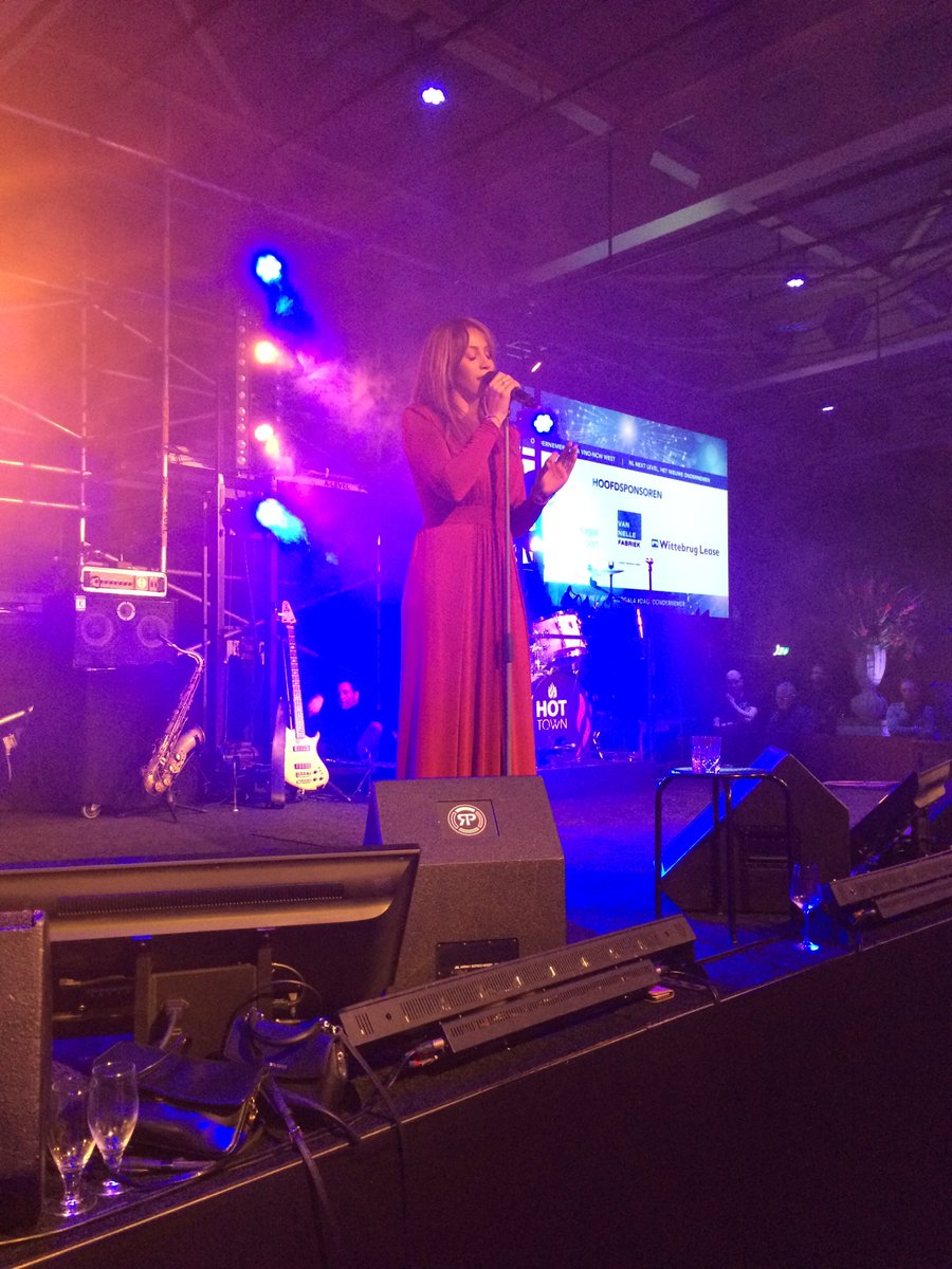 AndjenaBalradj's tweet photo. Een geweldige #GlennisGrace @VNONCW010 @VanNelleFabriek met supercollega's @SterkWerkGroep https://t.co/3qTeBXSit3