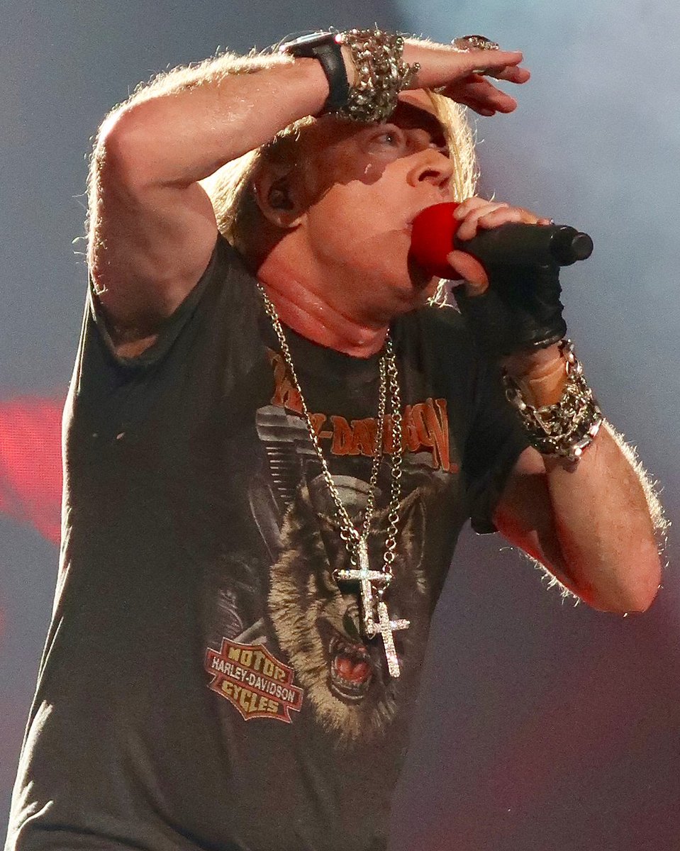 TeamGunsNRoses's tweet photo. Guns N' Roses #BOKCenter Tulsa, Oklahoma (Foto: Paull Lewis) #GNRinTulsa #GNRTulsa #gunsnroses #GnFnR #NotInThisLifetime #axlrose #axl @gunsnroses https://t.co/vru36rEb3B https://t.co/GPjWxGwZWP