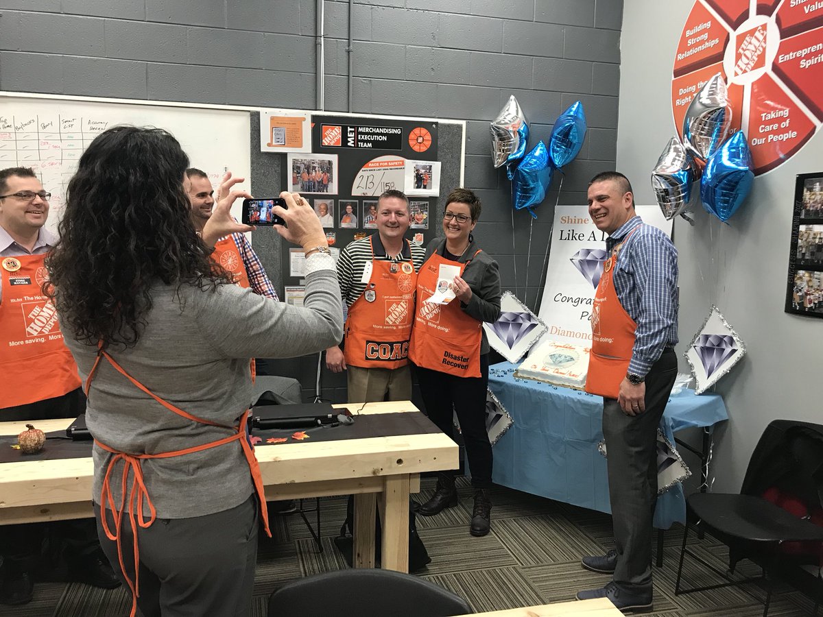 JanaVugteveen's tweet photo. Paige is DIAMOND!! Congratulations @troyer_paige well deserved! Thank you for all you do!! #ShiningBright @bobsaniga @TimAdamsTHD @HouleHeather 💎💎💎 https://t.co/frHKXSUXpa