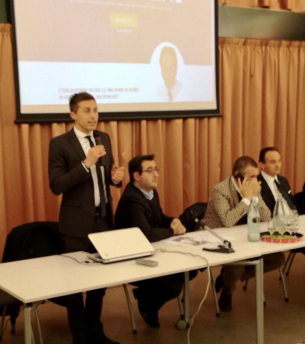 GianluColletti's tweet photo. Questa sera a Ricaldone con @Alberto_Cirio, per presentare il portale #contributixte... Uno strumento innovativo creato per meglio utilizzare i #fondieuropei a disposizione del nostro paese. #europa #italia #ineuropaconcirio #comuni #anci https://t.co/paWFI63QqR