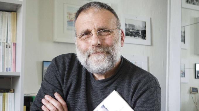 bravimabasta's tweet photo. Quattro anni e mezzo fa veniva rapito in Siria padre #Paolodalloglio. Per lui niente nastrini gialli, niente #inostrimarò, niente di niente. C'è una parte del Paese per cui sei italiano solo se vai in giro a sparare a qualcuno. Buon compleanno, Padre https://t.co/twlFVjxtXF