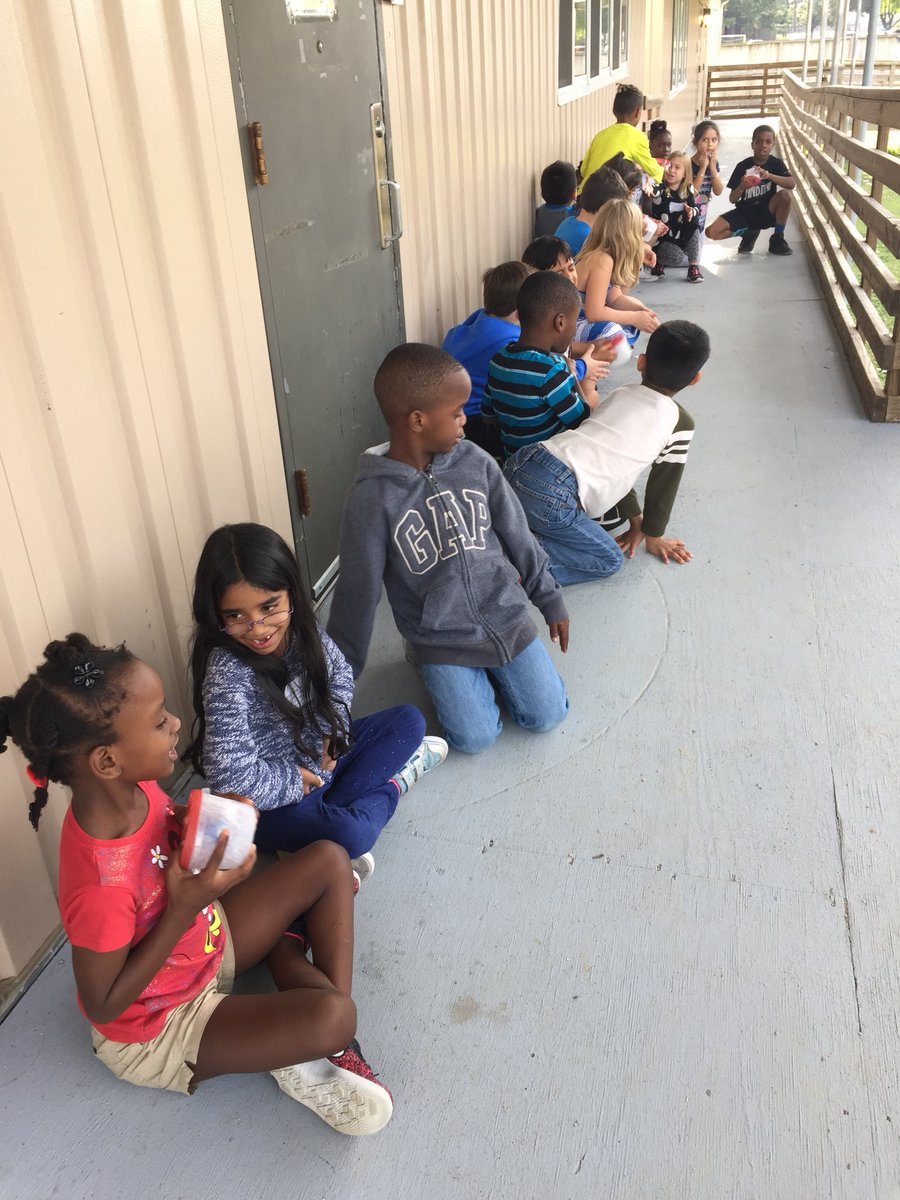 shawsecondgrade's tweet photo. Shake shake shake!!!  Testing heat energy. Did we increase or decrease the heat energy?  Turning creamer into ice cream #loweryproud #secondgradescience #heatenergy https://t.co/S4NpUQxmsL