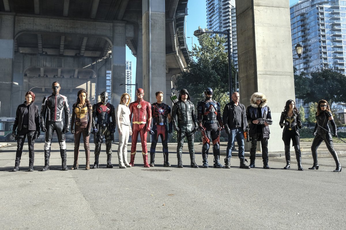 BrandonRouthcom's tweet photo. Gimme. #LegendsOfTomorrow #CrisisOnEarthX https://t.co/SPgTtjSQSl