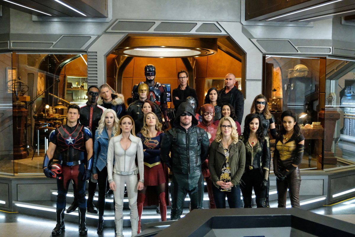 BrandonRouthcom's tweet photo. Gimme. #LegendsOfTomorrow #CrisisOnEarthX https://t.co/SPgTtjSQSl