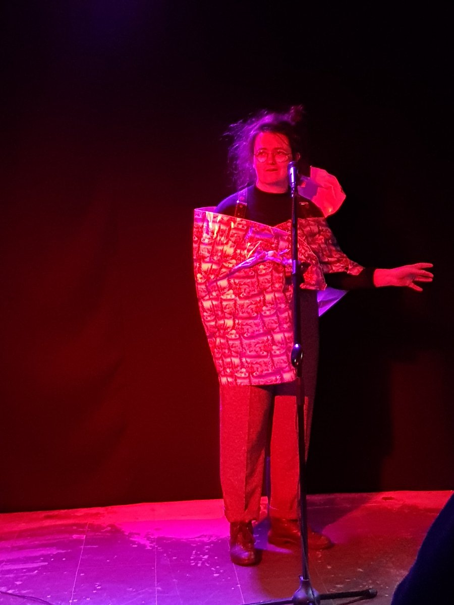 DeadLads's tweet image. here is xmas present @lstone345 b4 she made us turn off our fones!! thanks to u &amp;amp; @libertyhodes 4 excellent hosting @Alphabetti tonite!