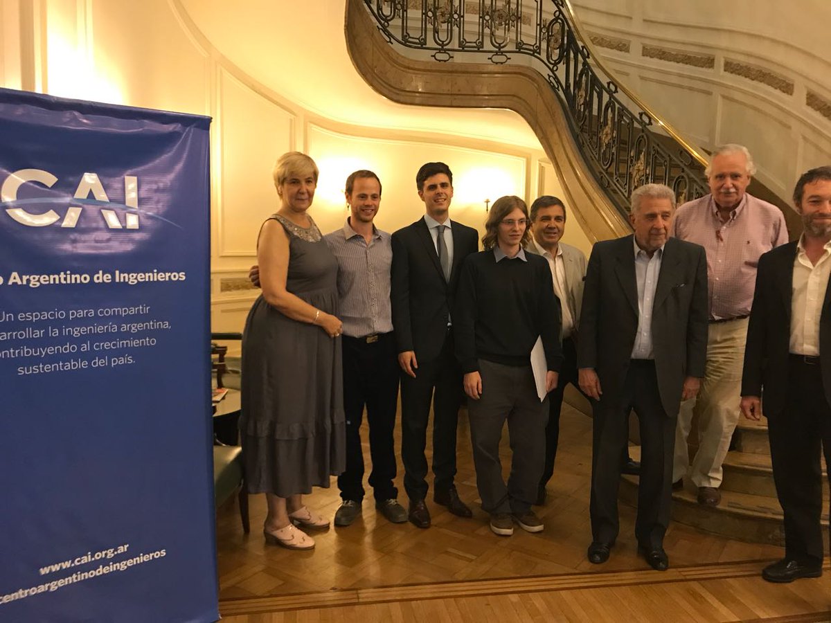 martinleopina's tweet photo. Felicitaciones a @nicocuru por haber obtenido el 2do puesto en el premio anual que organiza el Centro Argentino de Ingenieros!! Compitió con todas las ramas y todas las Universidades del pais. Un #Orgullo tener graduados en #AlimentosUADE como vos!!! @UADEoficial @soddone https://t.co/S6RLASnIDx