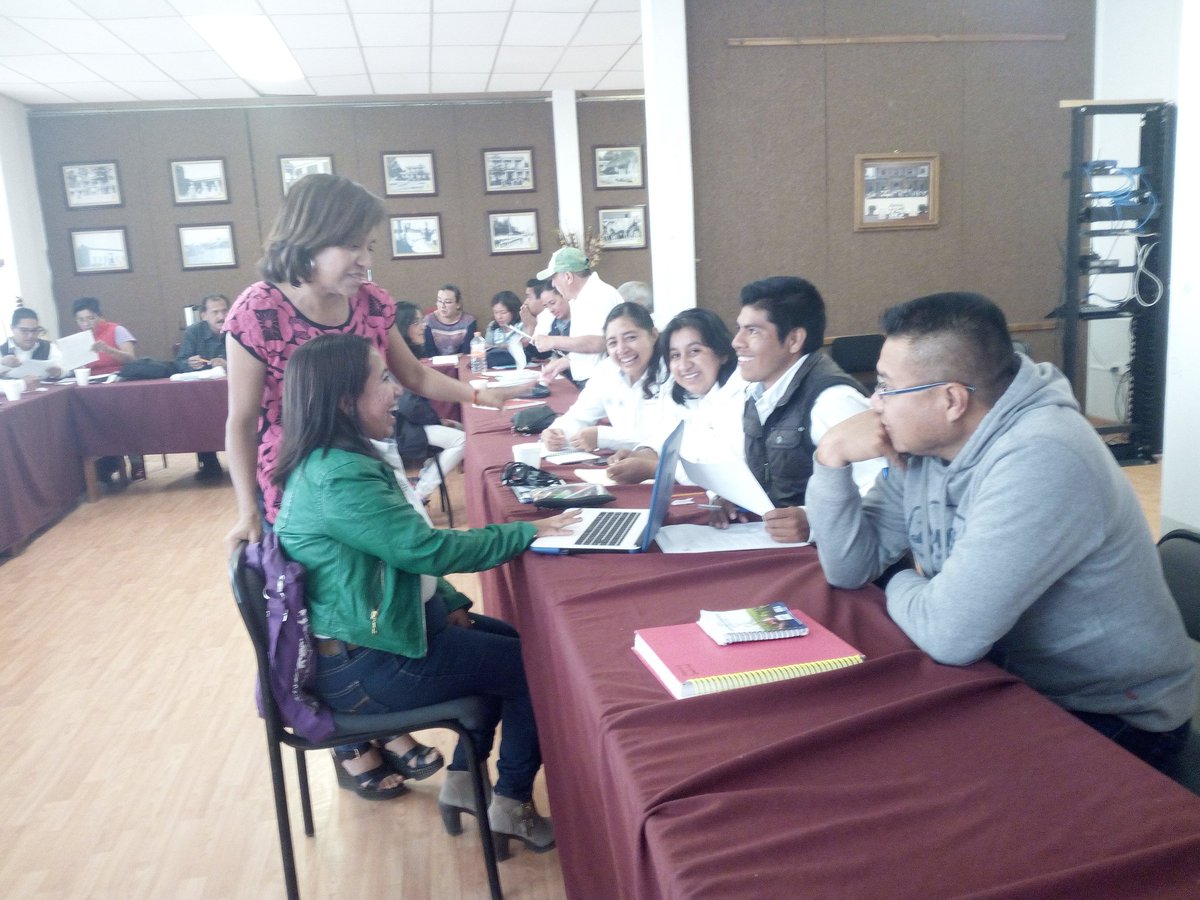 DesdeGto's tweet photo. Revisión de avances de #ProgramasDeTrabajo con extensionistas que dan acompañamiento técnico a #PequeñosProductores de #Guanajuato
@Mely_Romero @incarural @SAGARPAGTO1 @SDAyR_Gto https://t.co/6MzWck9VXc
