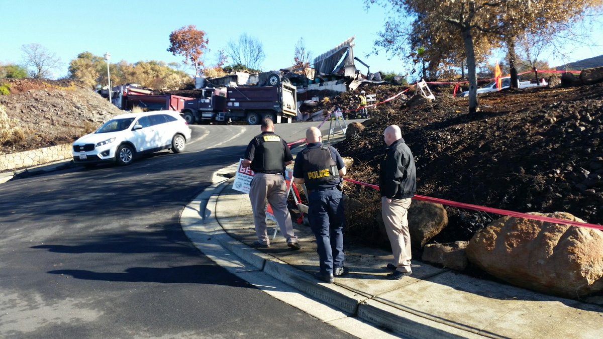 CDInews's tweet image. CDI enforcement officers joined @CSLB and Napa District Attorney's officers in #Napa today to meet with victims from the #CaliforniaWildfires to warn them about scams and to help during the recovery process. More info: bit.ly/2zMvyn2