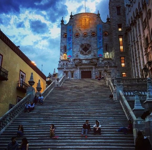 DescubraGto's tweet photo. A Universidad de Guanajuato é o centro cultural da cidade e uma das mais antigas da América Latina. #DescubraGuanajuato #VisiteMéxico https://t.co/CMIVEslTqe