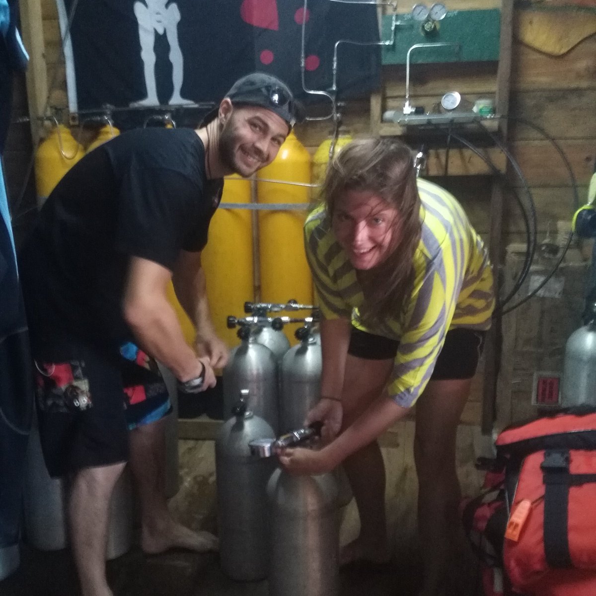 dos_tiburones's tweet photo. Sometimes we actually have to work #divecenter #padi #nicaragua #diveinterns #workinghard #caribbean #bigcornisland #scubadive https://t.co/5TchuhyE3c