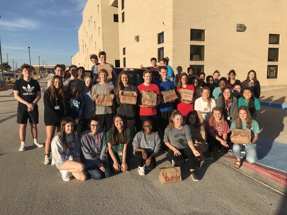 CoachNHouse's tweet image. Thanks for all the help with the Interact Club Thanksgiving Meal Delivery! Happy Thanksgiving, @Marcus_HS