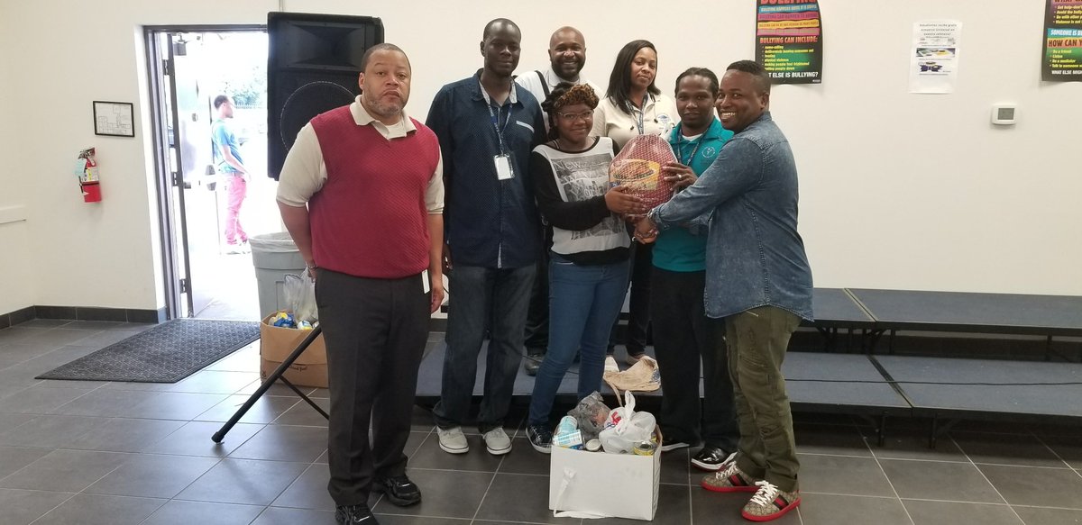 RodneyMilliner's tweet photo. Dallas Can Academy - Grant East Campus donating Turkeys and Ham to families!!!! @RodneyMilliner @TexansCan @rjohnson1911 https://t.co/CfePPEl5vH