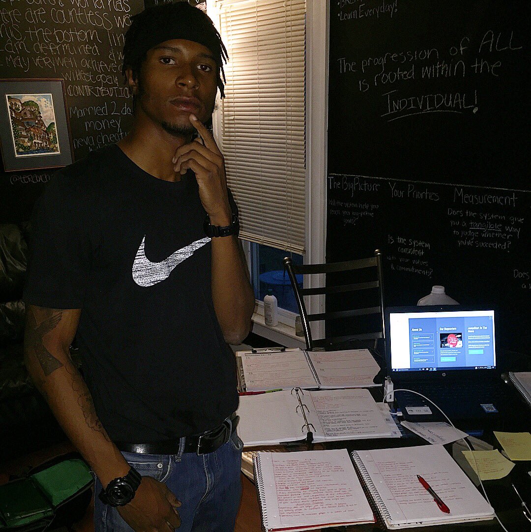 BenKeymah's tweet photo. Change the narrative and become the boss... YOUNG! But, never forget u ainโt a boss unless your team on #CEOat22 #BossStatus #CRACKEDisWACK https://t.co/z65d7KXYRB