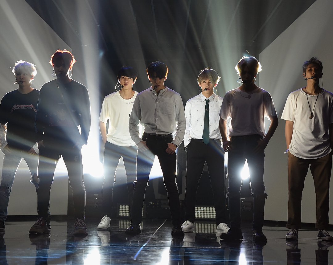 BTSquadPress's tweet photo. ¡BTS en el Instagram de AMAs! Que bellas fotitos~

#BTSxAMAs 

(1) 🌺

⭐https://t.co/Q0EX5DiJnm https://t.co/bwgjjRp3QS