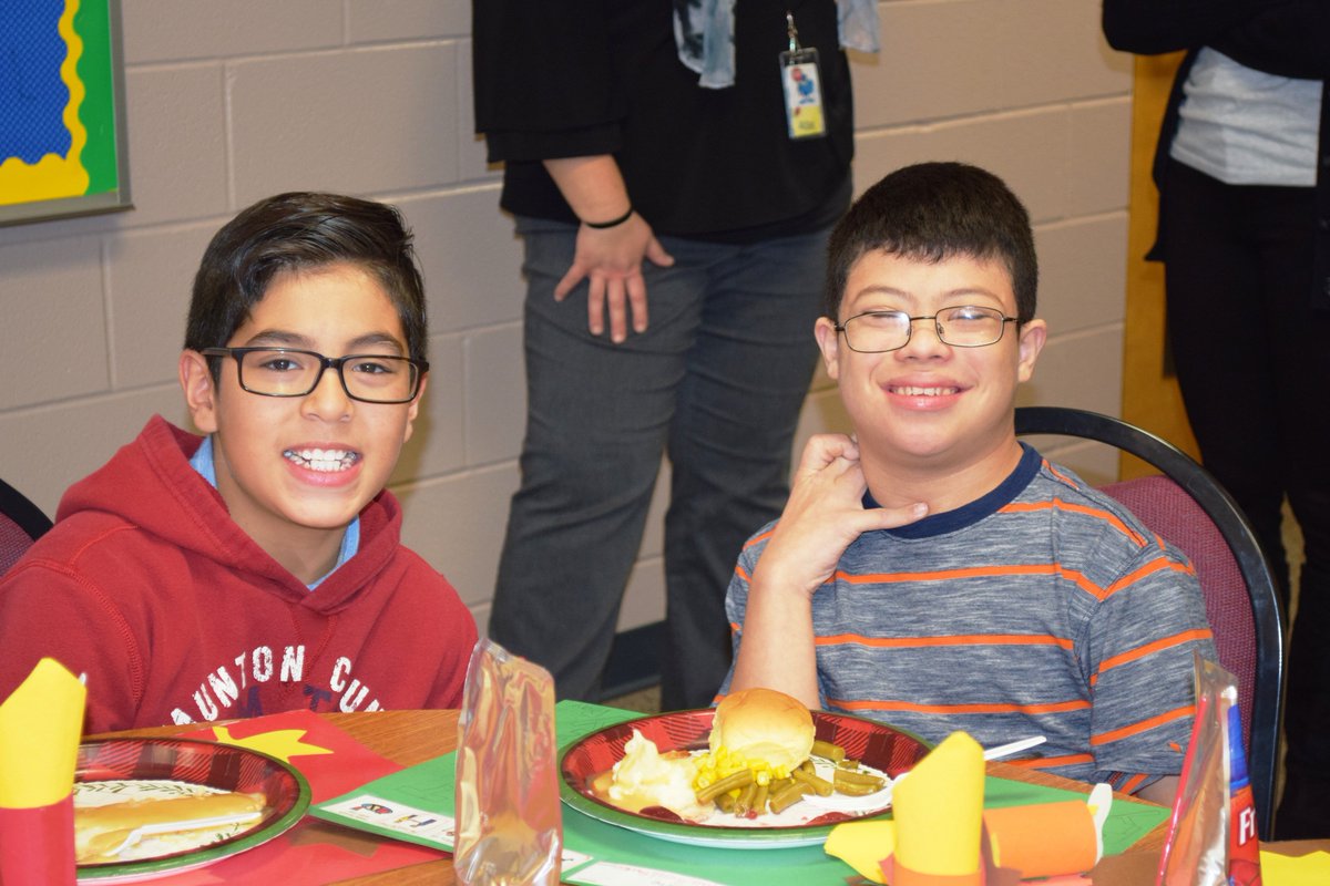 Quigleyl23's tweet photo. Our Friendship Feast was amazing! We are so thankful! @Meadowview68 @Woodridge68 #thankful #friendshipfeast #inclusion https://t.co/0GS4EgMA0t
