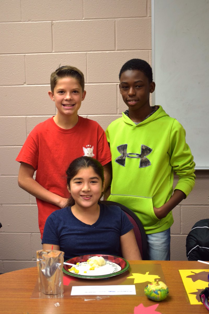 Quigleyl23's tweet photo. Our Friendship Feast was amazing! We are so thankful! @Meadowview68 @Woodridge68 #thankful #friendshipfeast #inclusion https://t.co/RncvEKudQq