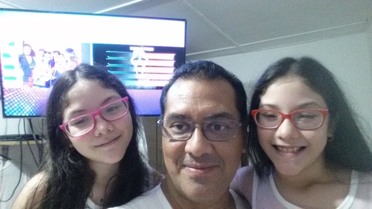 CabasEdwin's tweet photo. #viendoGuerreros desde curramba con mis amores viendo el mejor programa de la tv "guerreros" https://t.co/ffMylWBkQu