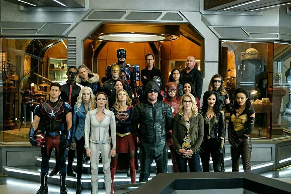 theflashbot's tweet photo. Part 4 จะเป็นตอนของ #LegendsOfTomorrow ซึ่งออกอากาศวันเดียวกับ The Flash ครับ 

#CrisisOnEarthX (7) https://t.co/Mw7qxir6EN