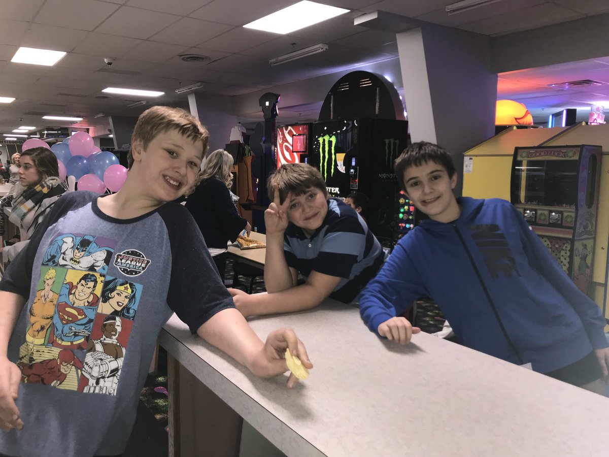 horizonbuddies's tweet photo. Horizon Buddy Club represents!!! #fridaynightwithfriends @HMS_huskies https://t.co/sdGx6mKswl