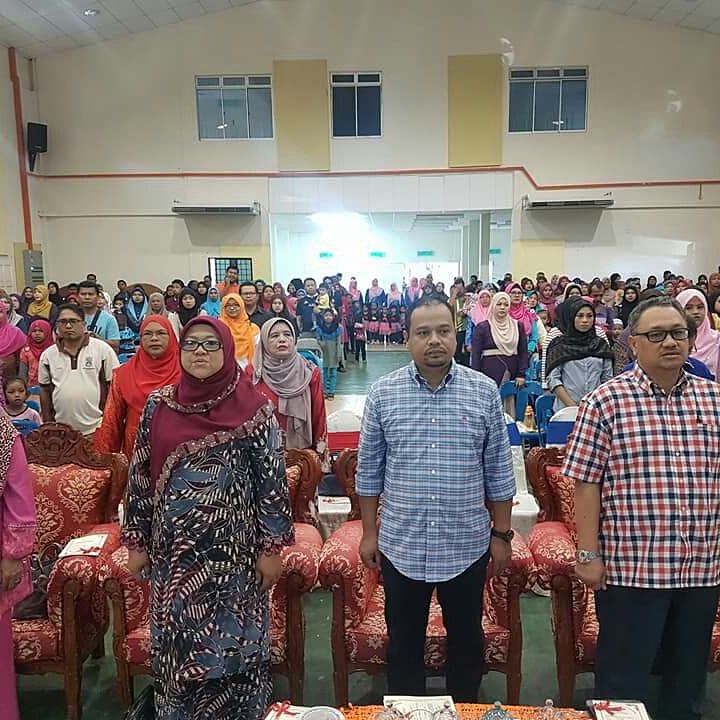 AmranLarut's tweet photo. Mewakili YB Dato Seri @dhzhamzah ke Majlis Konvokesyen Tadika2/Taska2 KEMAS DUN Bt Kurau https://t.co/2lxbL5Txiu