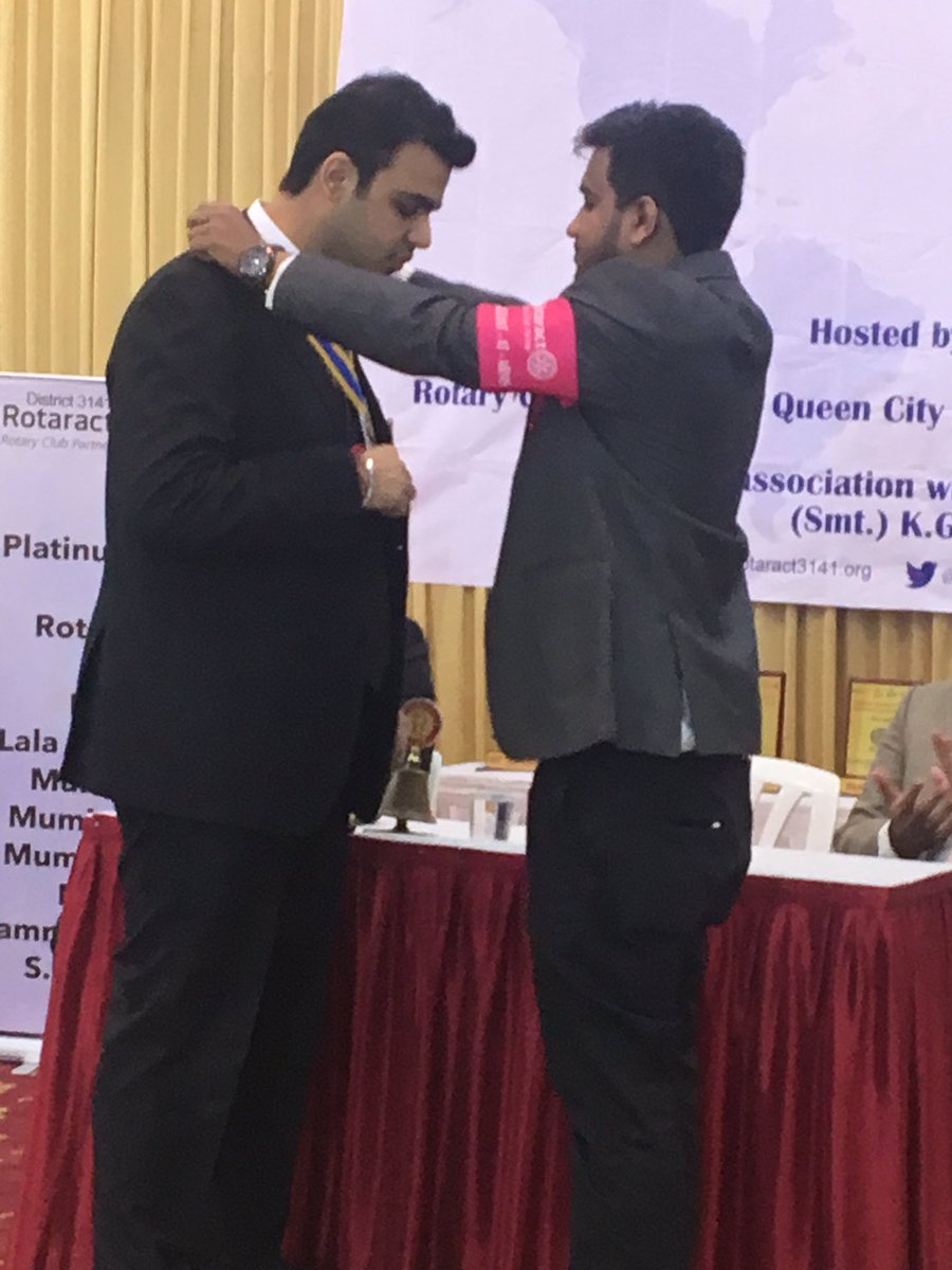 Rotaract3141's tweet photo. #RMUN17 starts with collaring of DRR Rtr. Om Chawla
#Rotaract50 #RotaractMumbai #RID3141 #MUN #UnitedNation #RotaractMun https://t.co/LvCtD1atQq