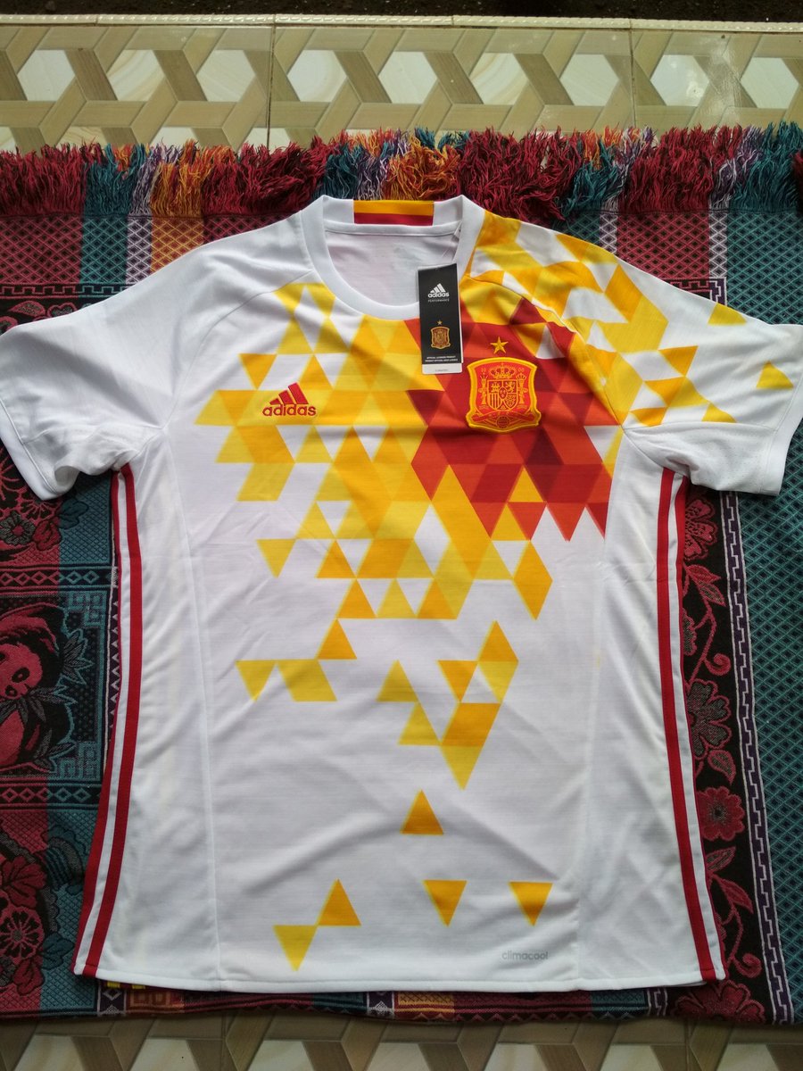 #Jersey4sale Spanyol Away 2106, BNWT, sz L, 130k, minat? WA 08985221823 <a href="/LennonNMe/">LNM</a> <a href="/Jerseyforum/">Si Paling Jersey</a> <a href="/Kaen_Futbol/">Kaen Futbol</a> @_OriginalKit